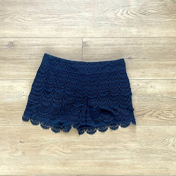 LOFT Navy Blue Lace Overlay Shorts – Size 4 - Picture 1 of 3